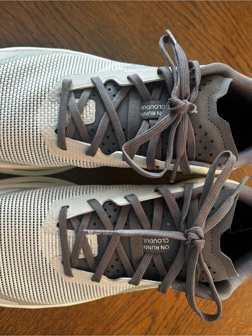 On Running Women’s Cloudultra 3 in glacier/white size US9